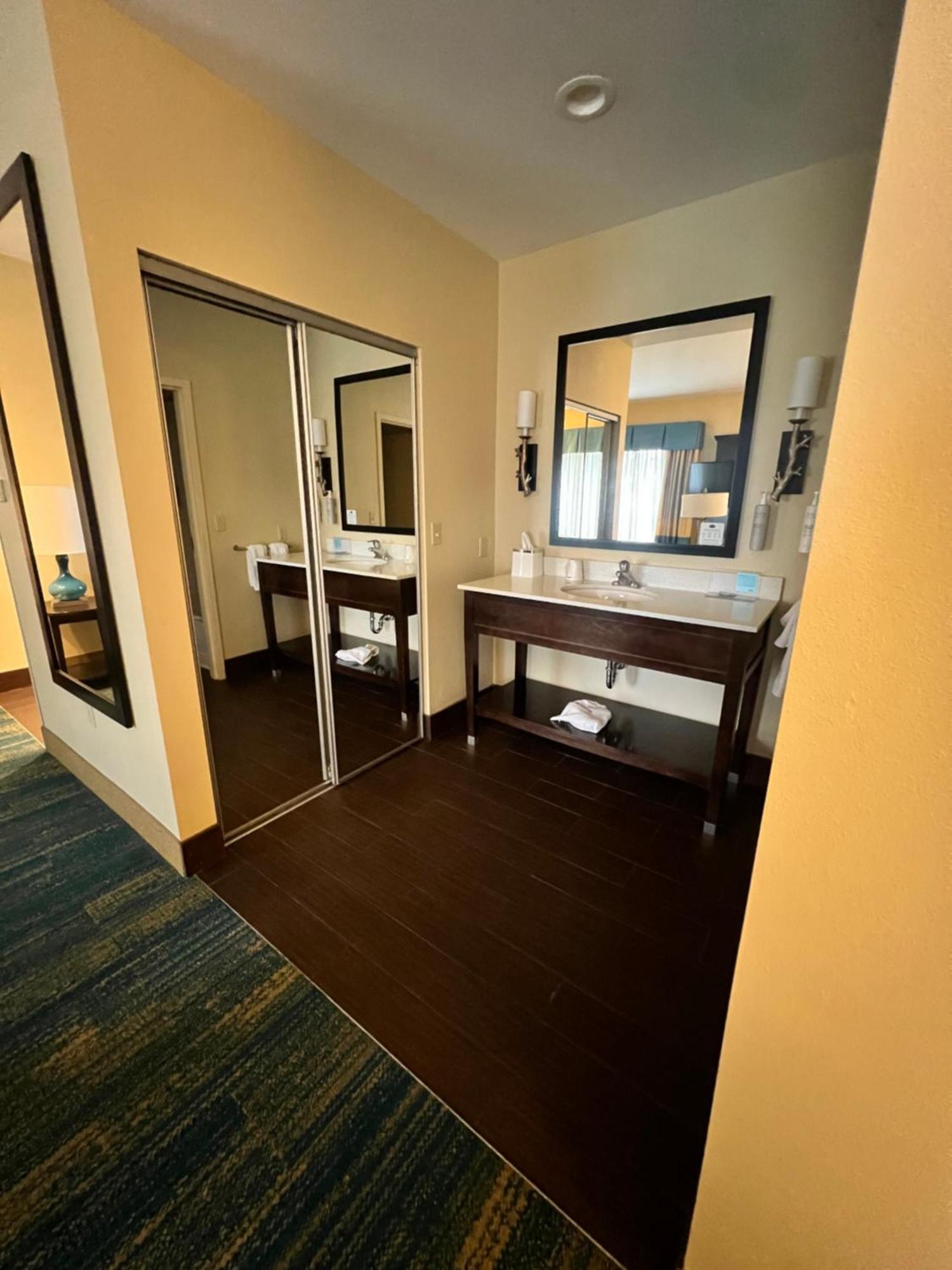 Hampton Inn & Suites Stroudsburg Bartonsville Poconos Exterior photo