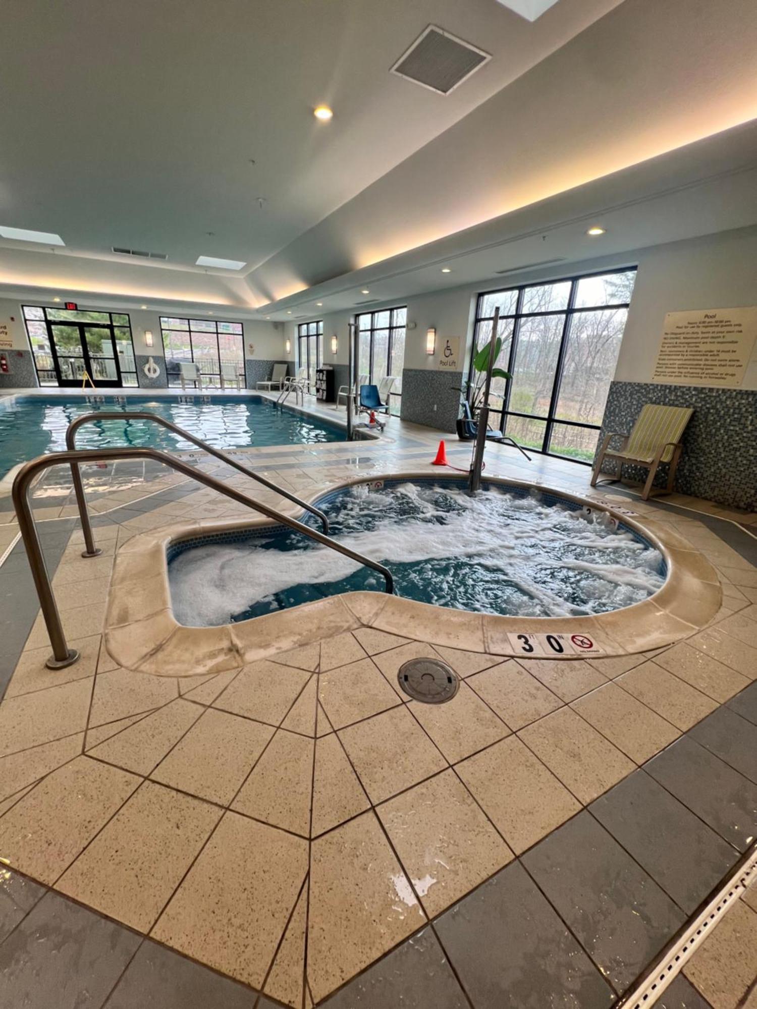 Hampton Inn & Suites Stroudsburg Bartonsville Poconos Exterior photo